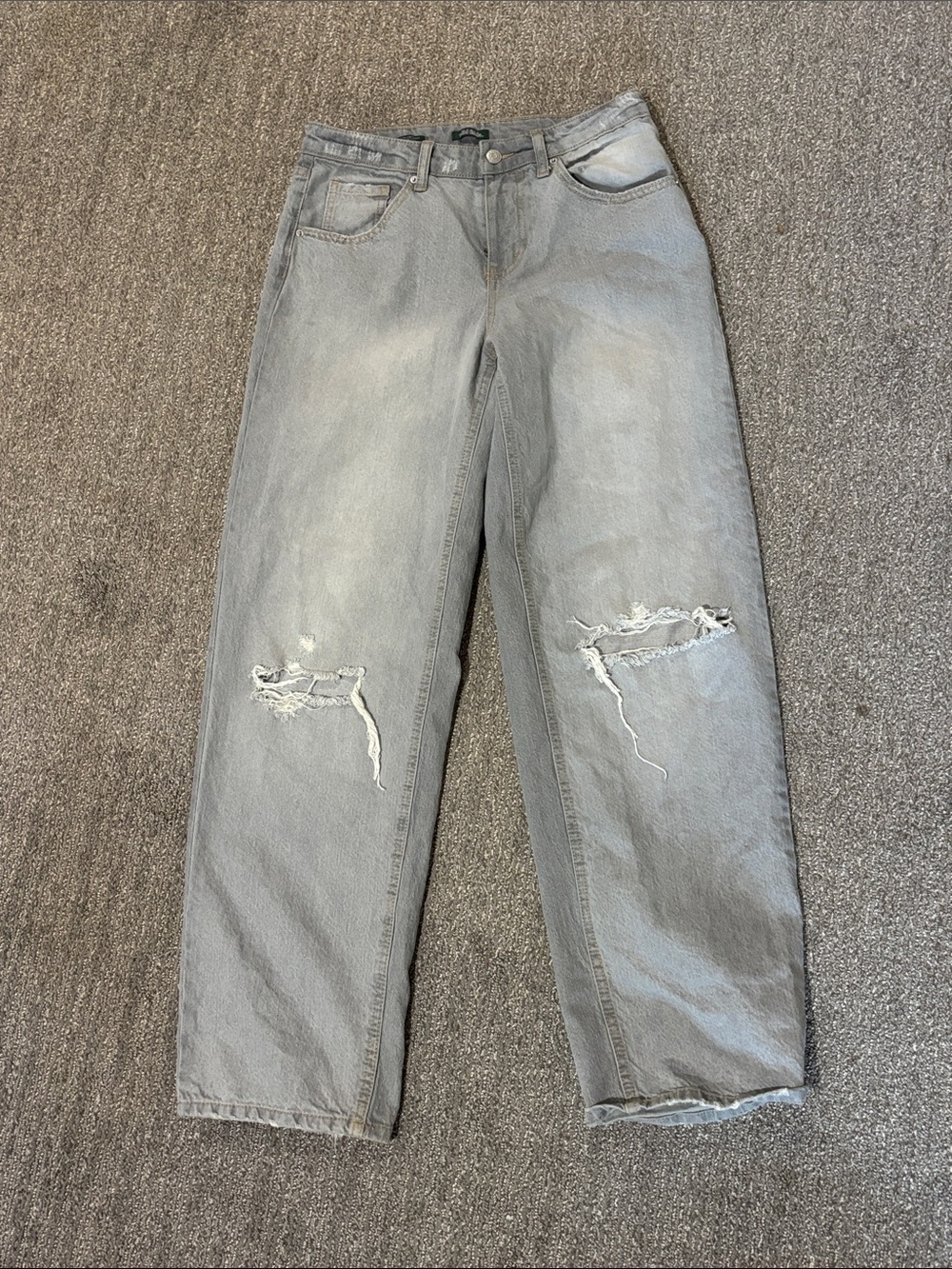 Wild fable size 4/Women's High-Rise Light Gray Distressed boyfriend Jeans
